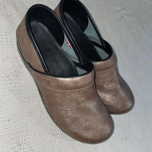 Sanita Women’s Work Clogs Size 41 U.S. 10 M Beige Leather Nursing Hospital - Picture 1 of 12
